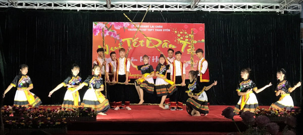 Trường DTNT THPT Than Uyên tổ chức chương trình "Vui tết dân tộc 2019"