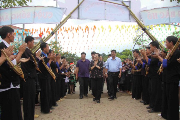 Đồng chí bí thư tỉnh ủy thăm không gian văn hóa dân tộc Mông