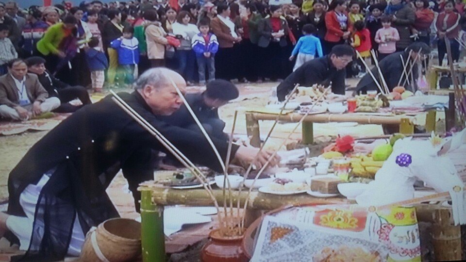 Cúng ngày hội lung tung