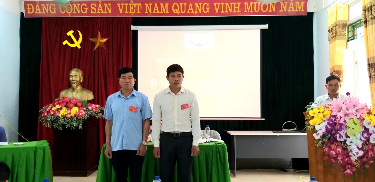 Ban chi ủy khóa mới ra mắt đại hội