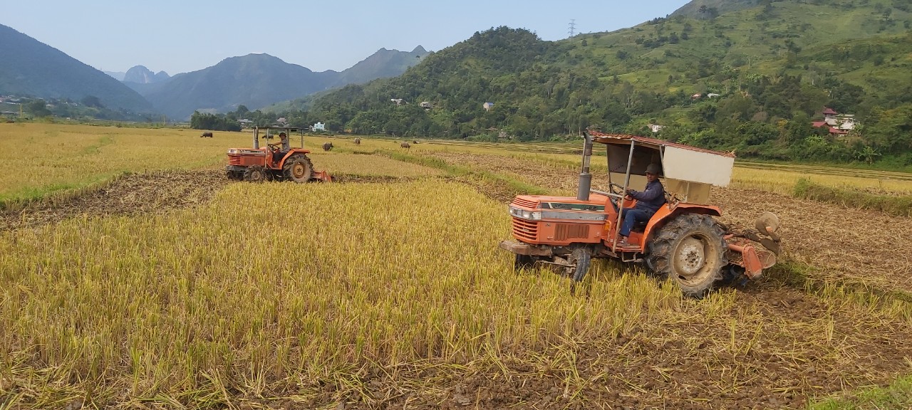 Xã Mường Kim đưa cơ giới hóa vào sản xuất.