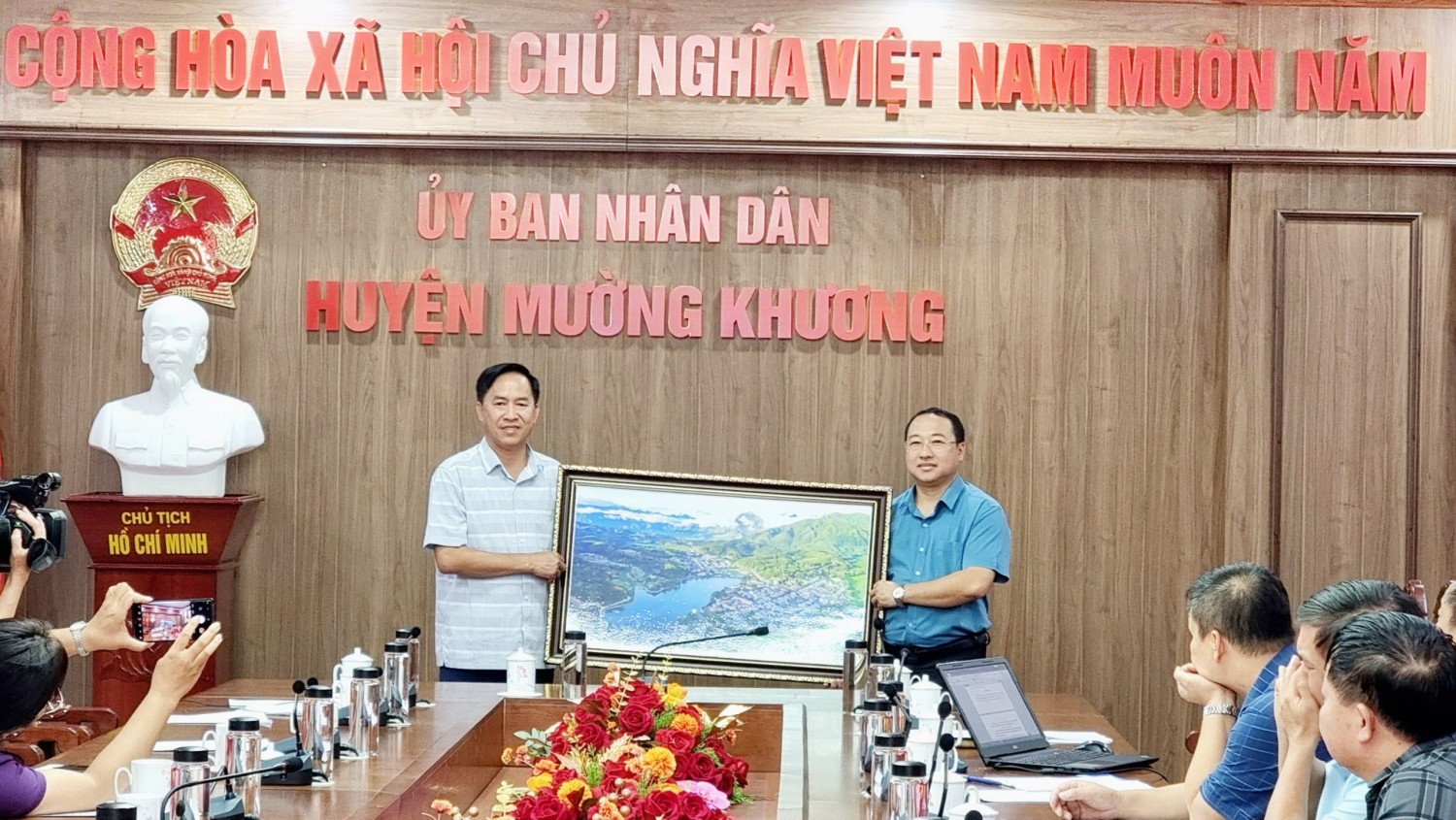 Đoàn công tác huyện Than Uyên, tỉnh Lai Châu thăm và làm việc tại huyện Mường Khương