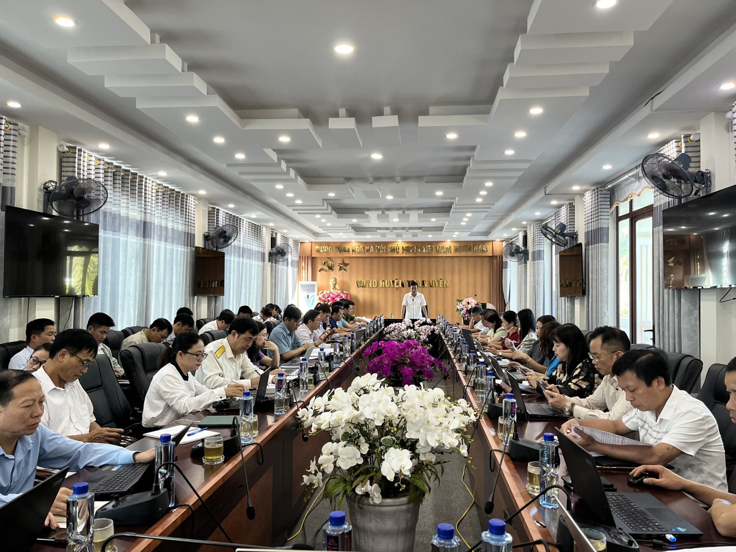 UBND huyện Than Uyên Phiên họp tháng 10
