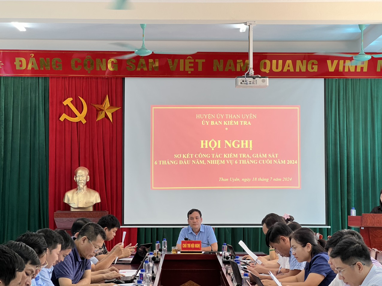 Quang cảnh hội nghị